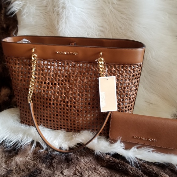 Michael Kors Handbags - NWT Michael Kors Brown Kinsley Tote